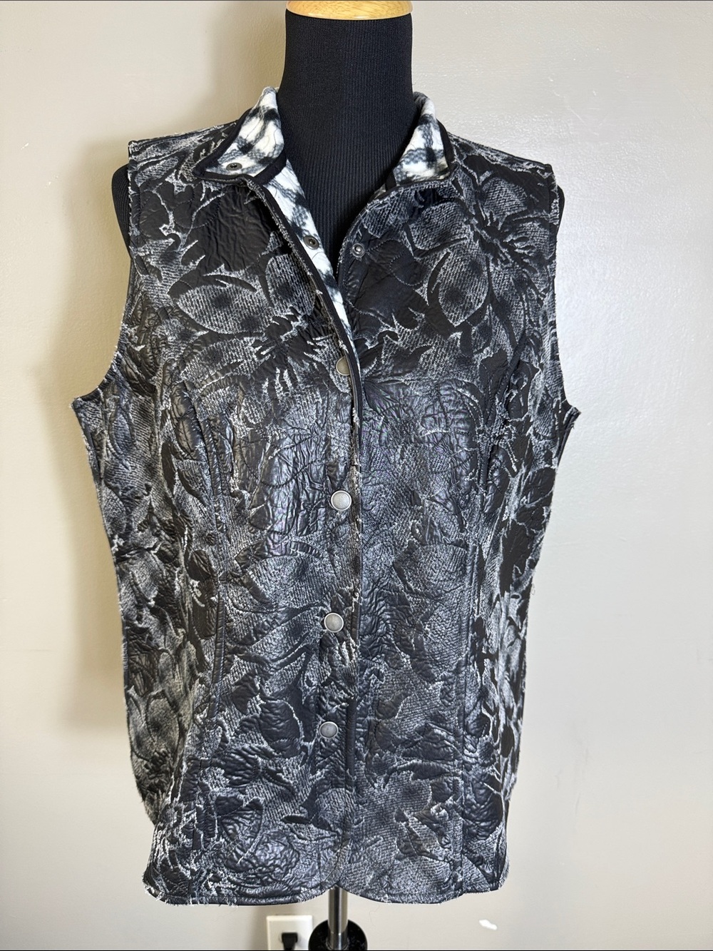 Coldwater Creek Snap-Front Vest Textured Monochrome Floral Brocade Pattern Sz L